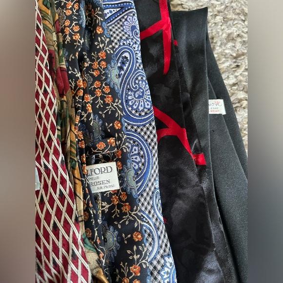 Assorted Dozen Of Silk Ties - Picture 7 of 7